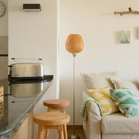 公寓 Delightful Front Apartment. Sunrise Views! *