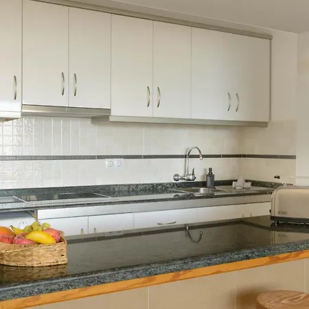 Delightful Front Apartment. Sunrise Views! Apartman